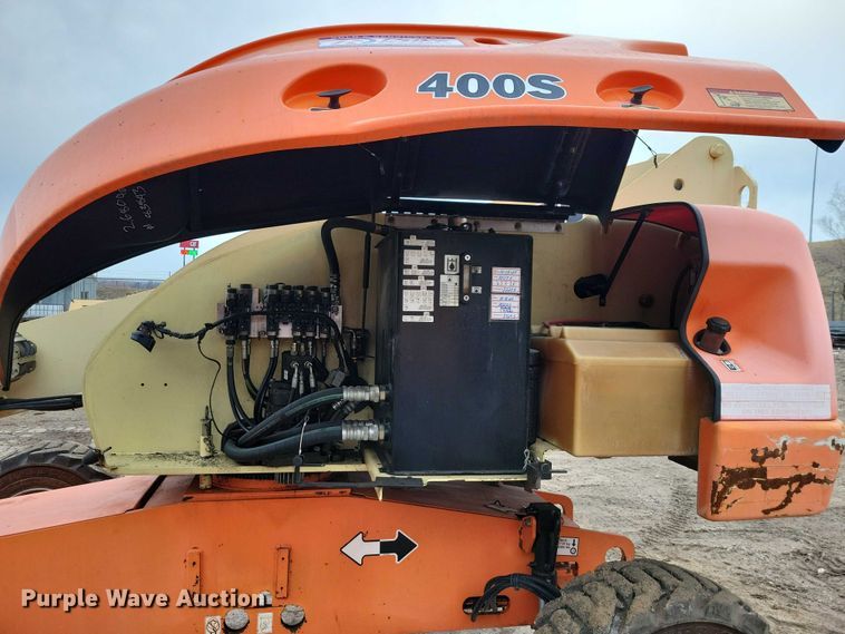 image for item NO9863 2006 JLG 400S boom lift