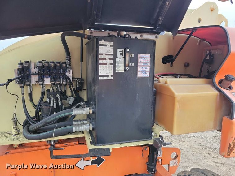 image for item NO9863 2006 JLG 400S boom lift