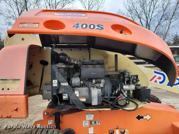 image for item NO9863 2006 JLG 400S boom lift