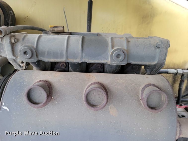 image for item NO9863 2006 JLG 400S boom lift