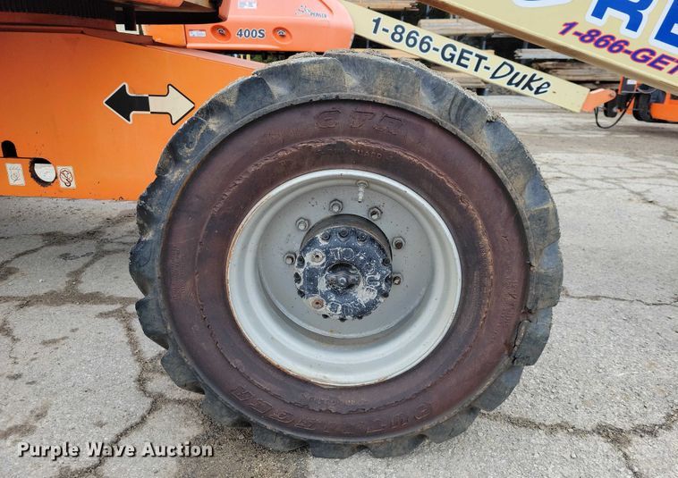 image for item NO9863 2006 JLG 400S boom lift