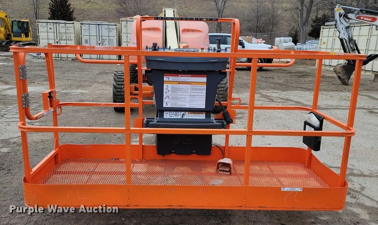 image for item NO9864 2007 JLG 400S boom lift