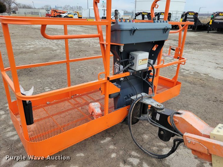 image for item NO9864 2007 JLG 400S boom lift