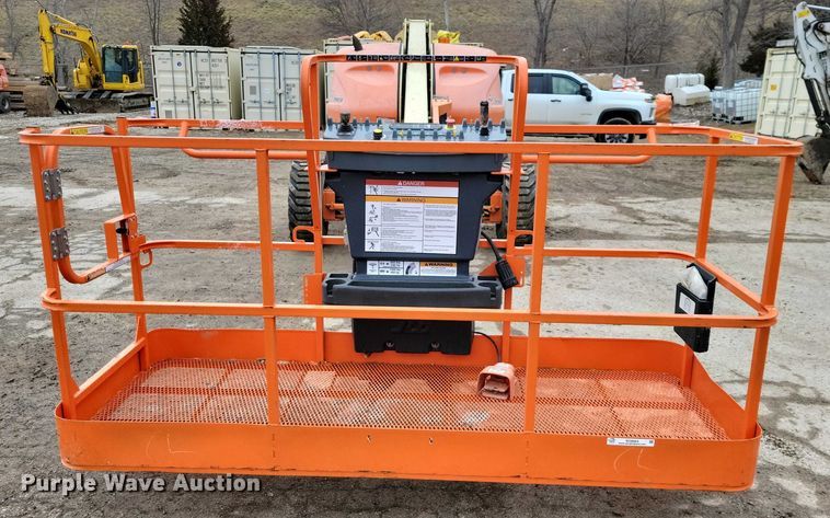 image for item NO9864 2007 JLG 400S boom lift