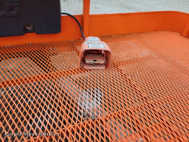 image for item NO9864 2007 JLG 400S boom lift