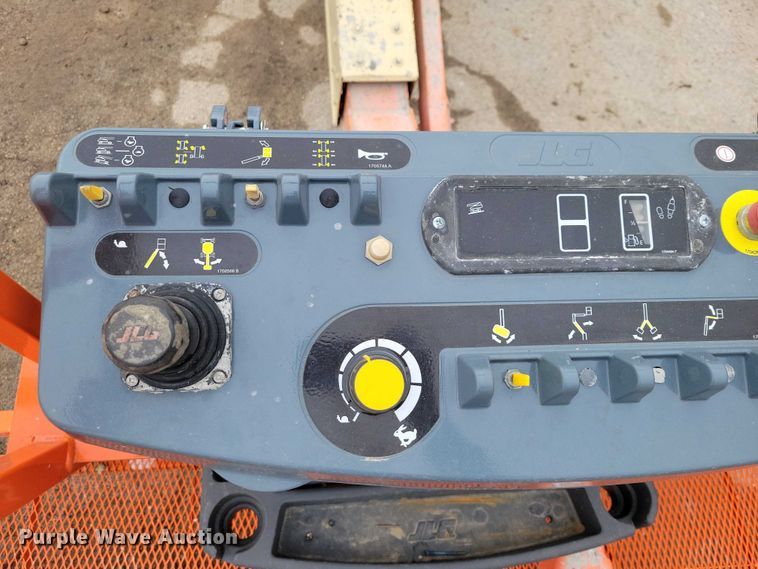 image for item NO9864 2007 JLG 400S boom lift