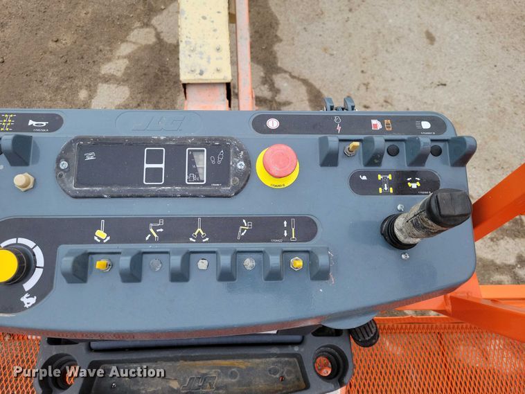 image for item NO9864 2007 JLG 400S boom lift