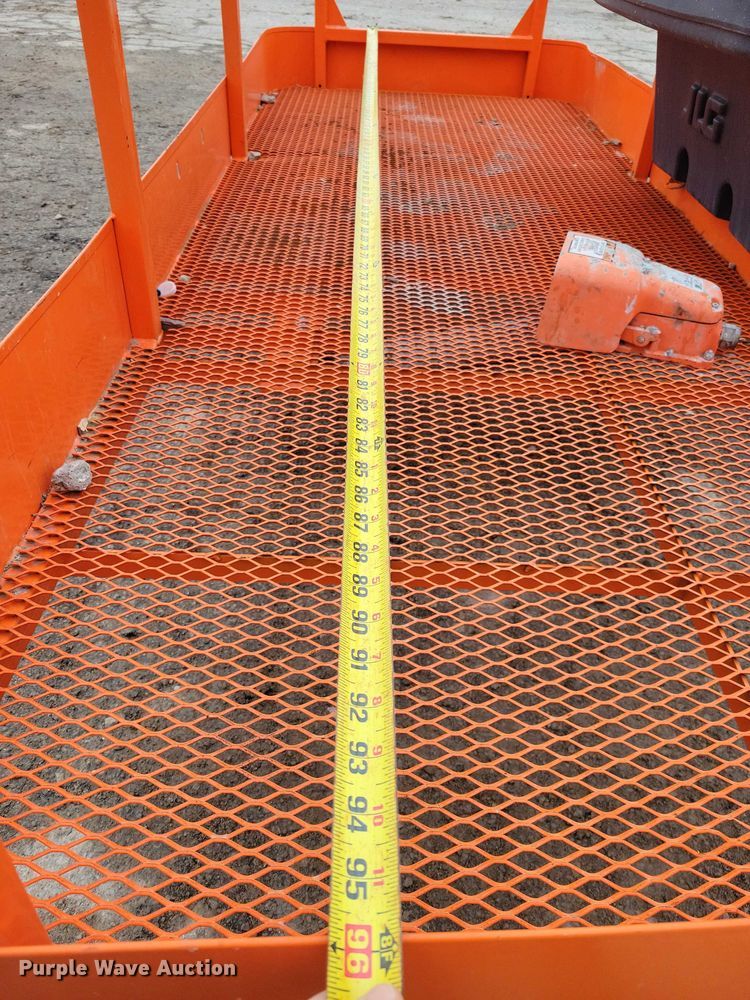 image for item NO9864 2007 JLG 400S boom lift