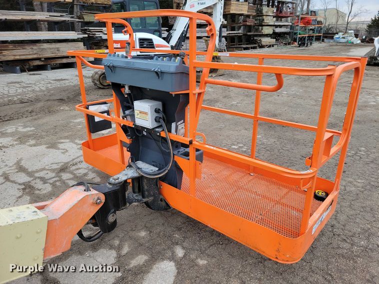 image for item NO9864 2007 JLG 400S boom lift