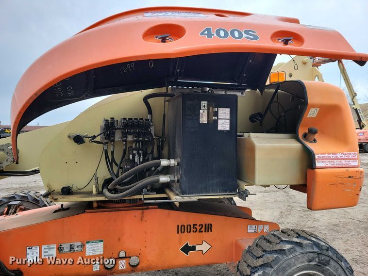 image for item NO9864 2007 JLG 400S boom lift
