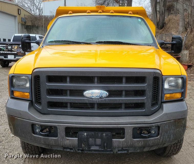 image for item NO9868 2005 Ford F350 dump bed pickup truck