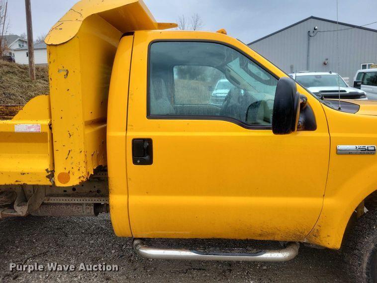 image for item NO9868 2005 Ford F350 dump bed pickup truck
