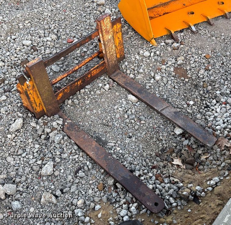 image for item OE9266 1980 Case 1835 C skid steer loader