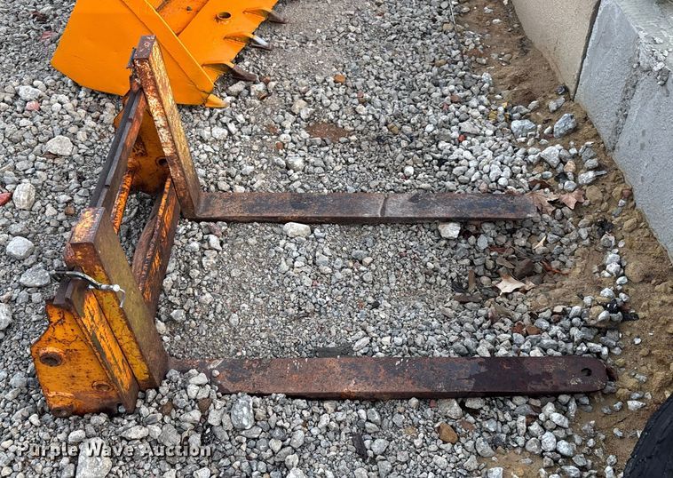 image for item OE9266 1980 Case 1835 C skid steer loader