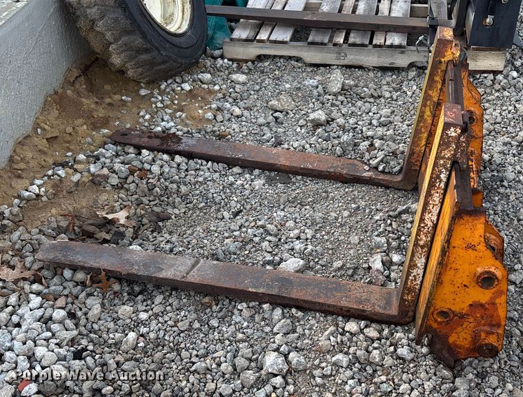 image for item OE9266 1980 Case 1835 C skid steer loader