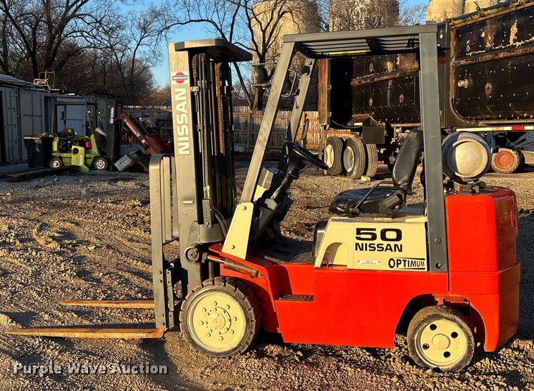 image for item OE9272 Nissan 50 forklift