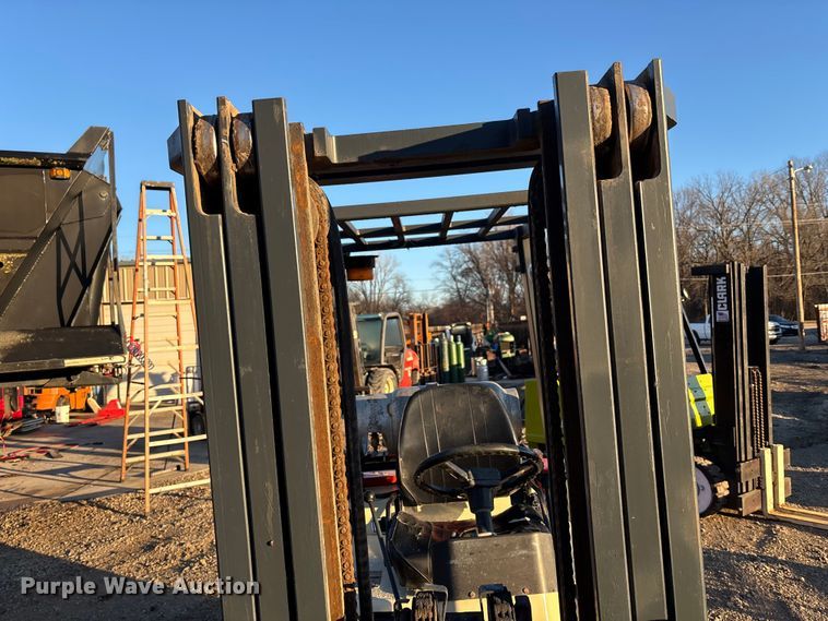 image for item OE9272 Nissan 50 forklift