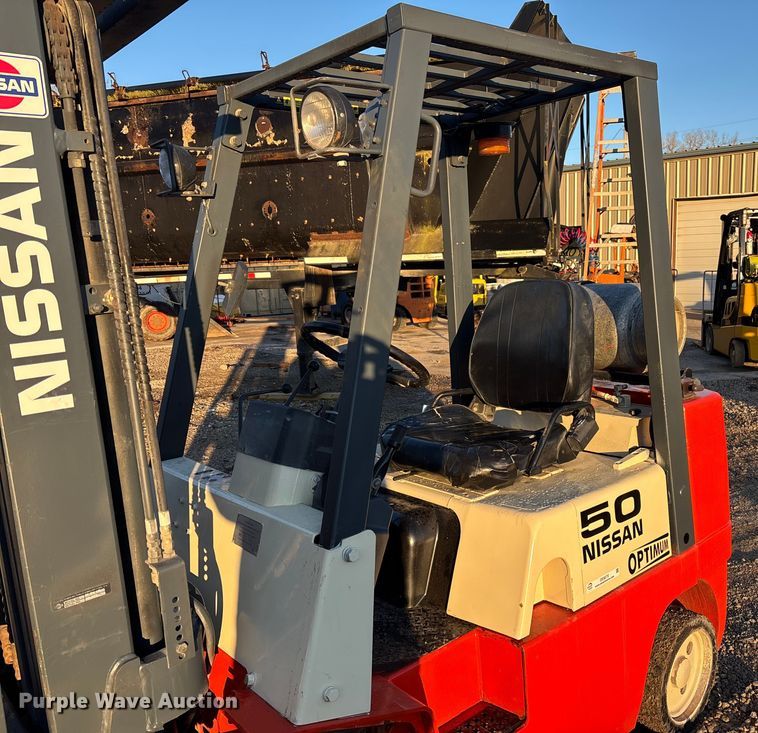 image for item OE9272 Nissan 50 forklift