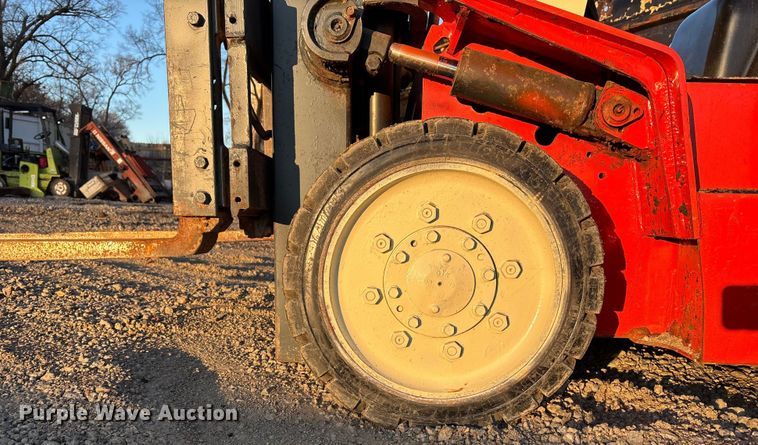 image for item OE9272 Nissan 50 forklift