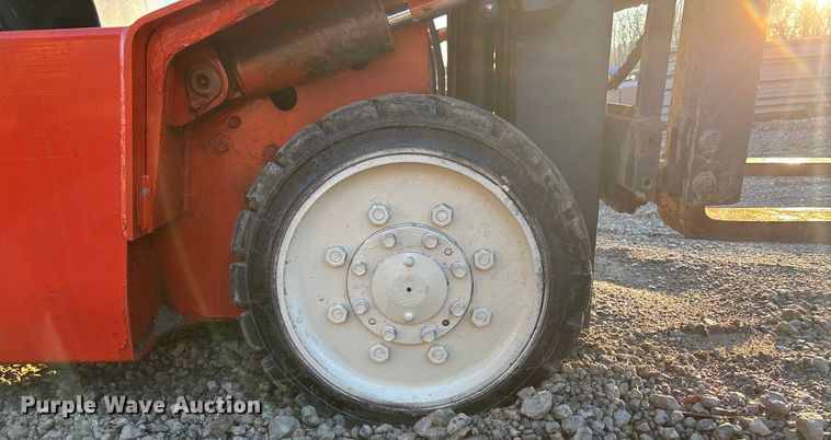 image for item OE9272 Nissan 50 forklift