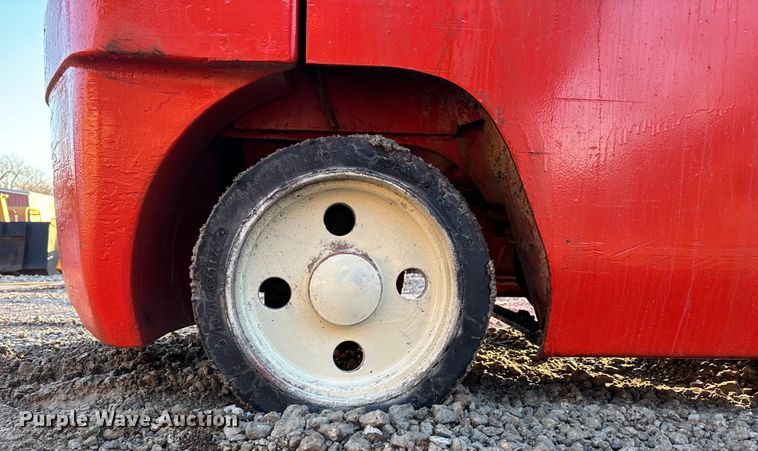 image for item OE9272 Nissan 50 forklift