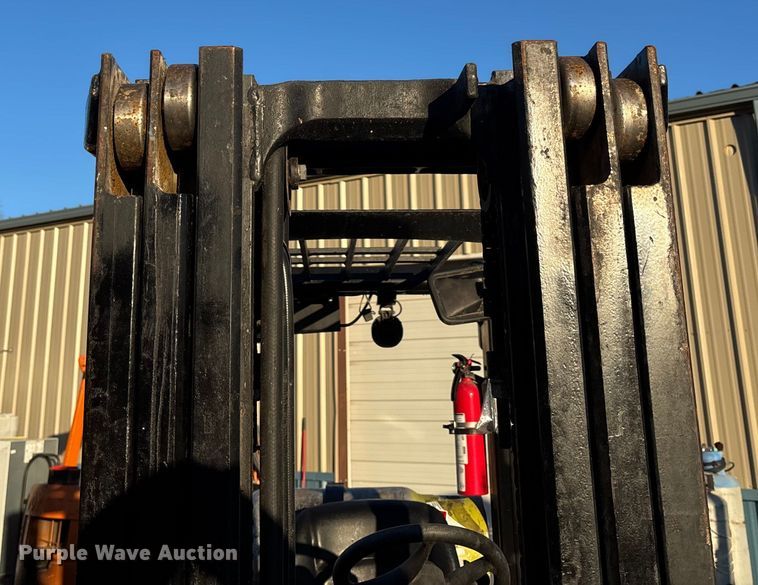 image for item OE9273 Yale Veracitor 40VX forklift