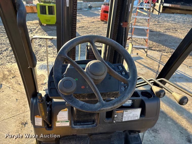 image for item OE9273 Yale Veracitor 40VX forklift