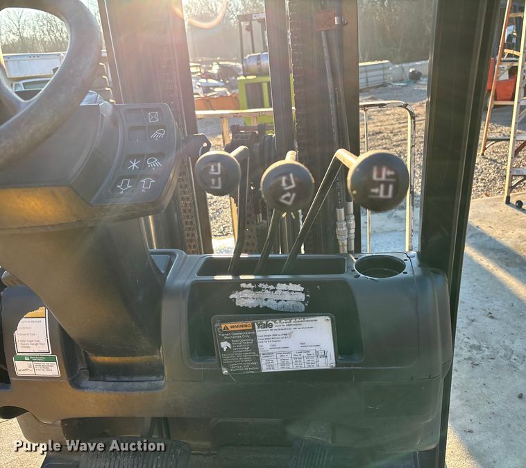 image for item OE9273 Yale Veracitor 40VX forklift