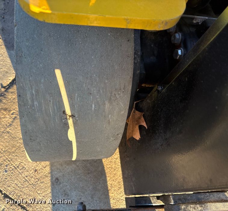 image for item OE9273 Yale Veracitor 40VX forklift