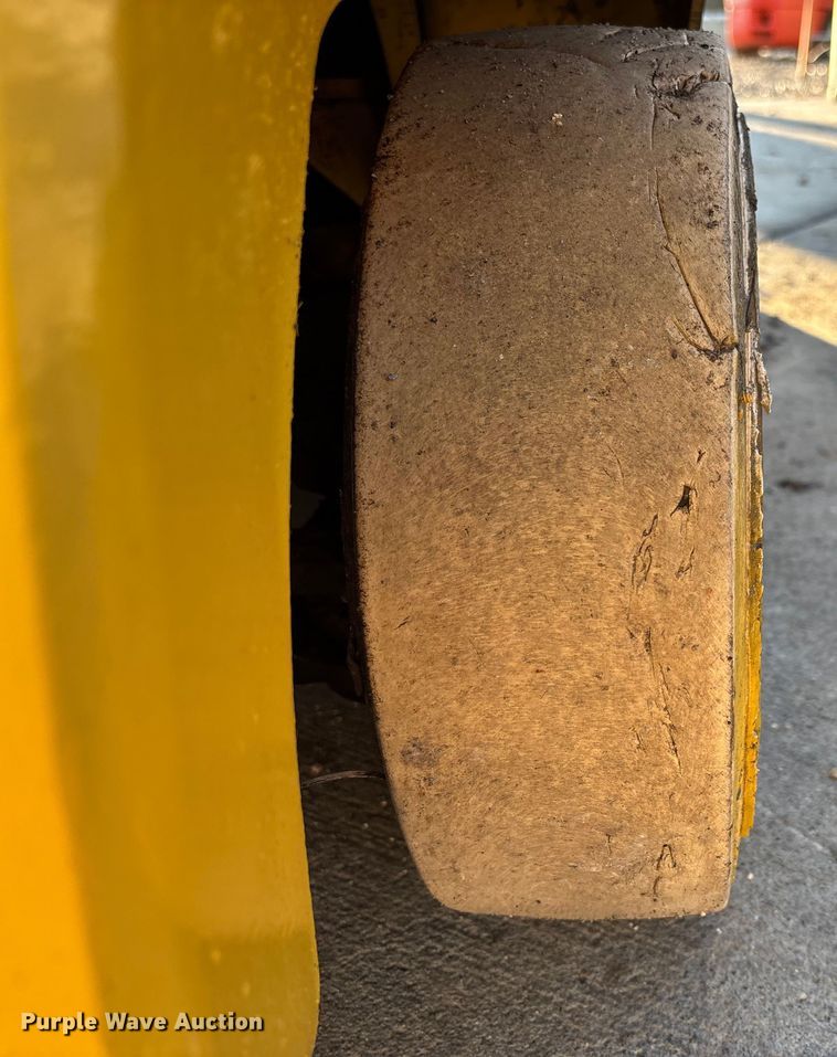 image for item OE9273 Yale Veracitor 40VX forklift