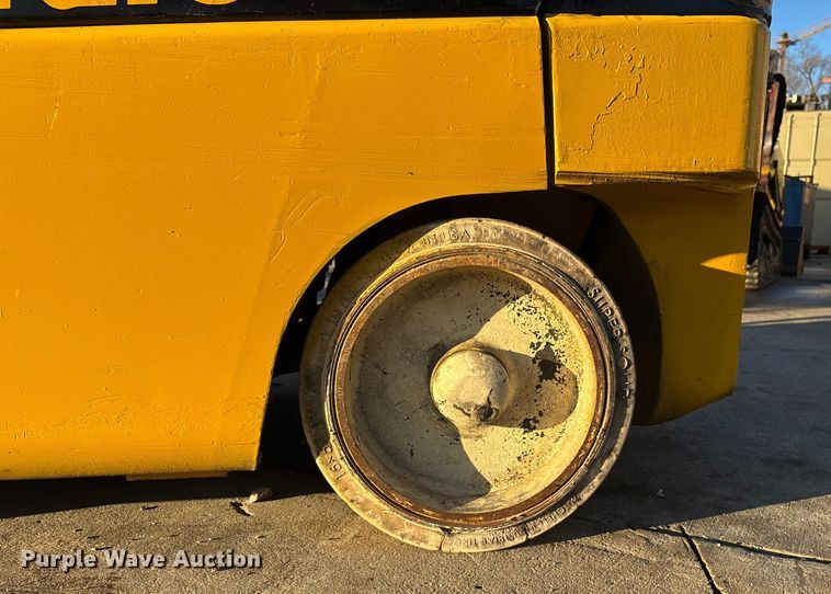 image for item OE9273 Yale Veracitor 40VX forklift