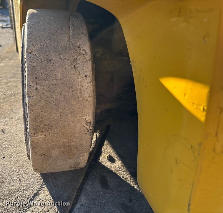 image for item OE9273 Yale Veracitor 40VX forklift