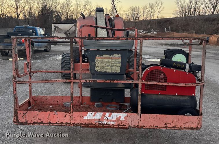 image for item OE9275 2001 JLG 600S boom lift