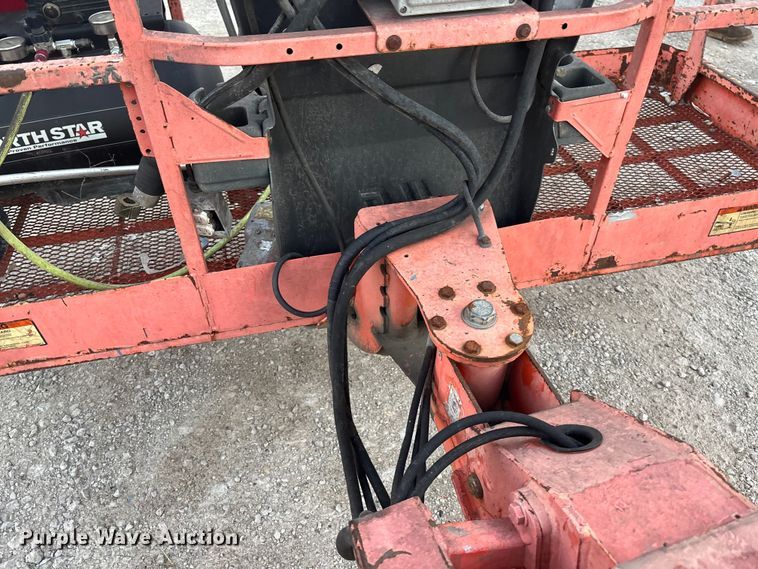 image for item OE9275 2001 JLG 600S boom lift
