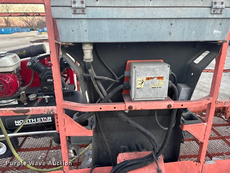 image for item OE9275 2001 JLG 600S boom lift