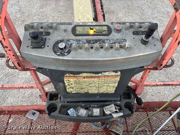 image for item OE9275 2001 JLG 600S boom lift