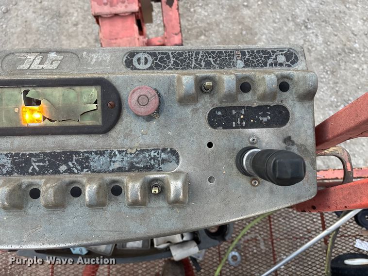 image for item OE9275 2001 JLG 600S boom lift