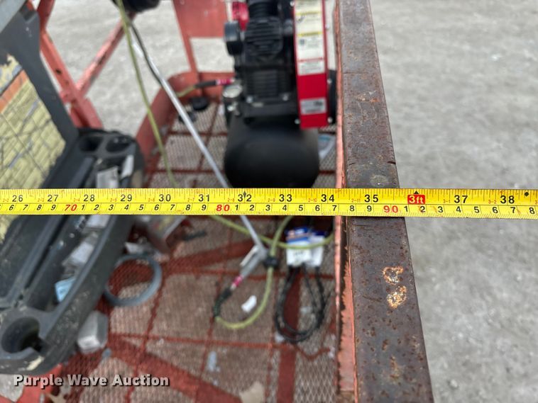 image for item OE9275 2001 JLG 600S boom lift