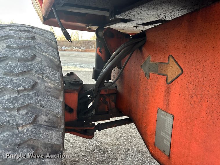 image for item OE9275 2001 JLG 600S boom lift