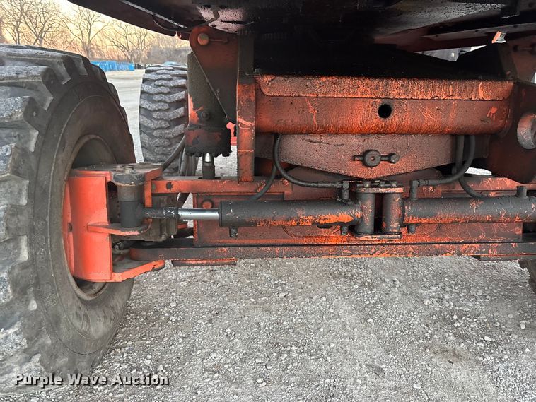 image for item OE9275 2001 JLG 600S boom lift
