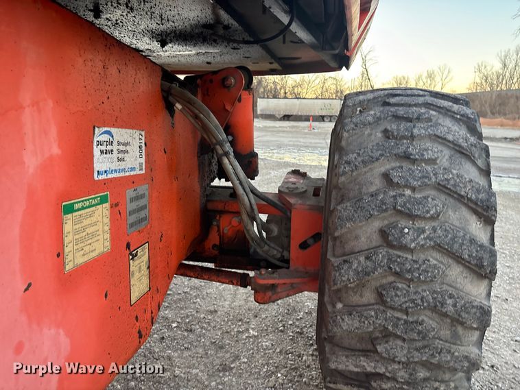 image for item OE9275 2001 JLG 600S boom lift