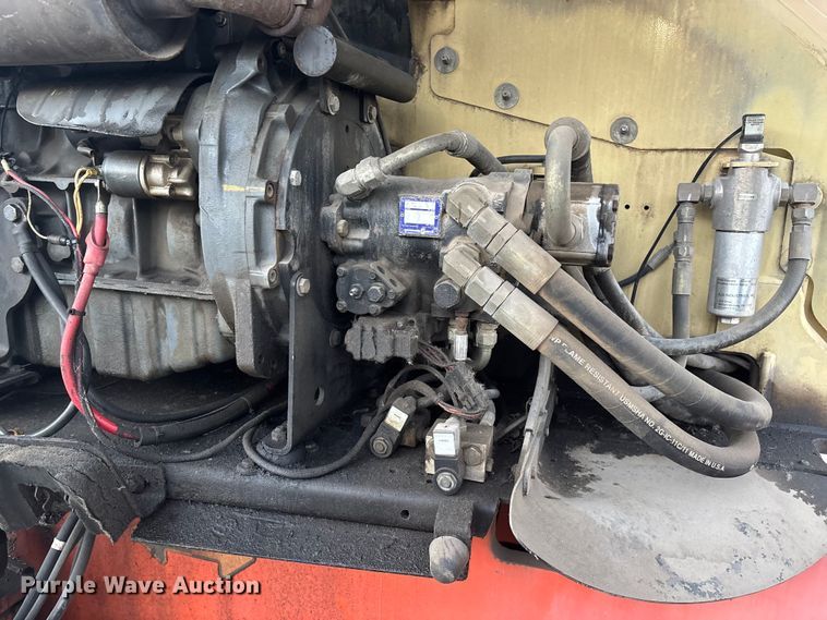 image for item OE9275 2001 JLG 600S boom lift