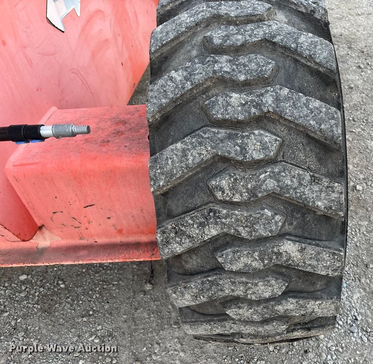 image for item OE9275 2001 JLG 600S boom lift