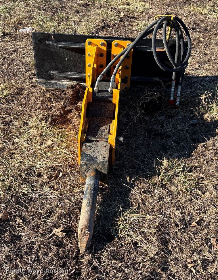 image for item OE9281 GIYI 680 skid steer breaker