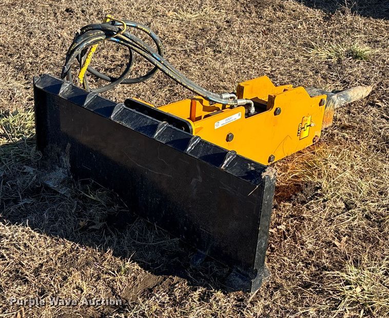 image for item OE9281 GIYI 680 skid steer breaker