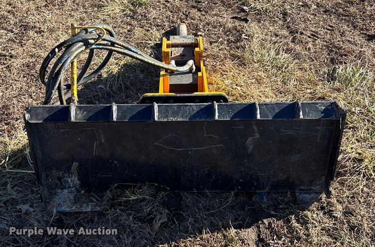 image for item OE9281 GIYI 680 skid steer breaker