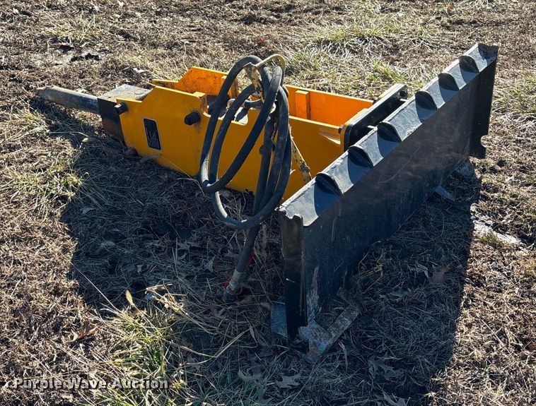 image for item OE9281 GIYI 680 skid steer breaker