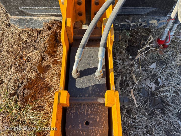 image for item OE9281 GIYI 680 skid steer breaker