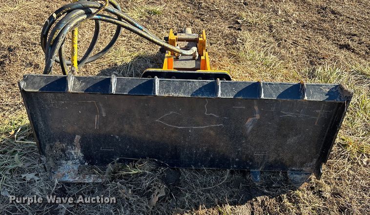 image for item OE9281 GIYI 680 skid steer breaker