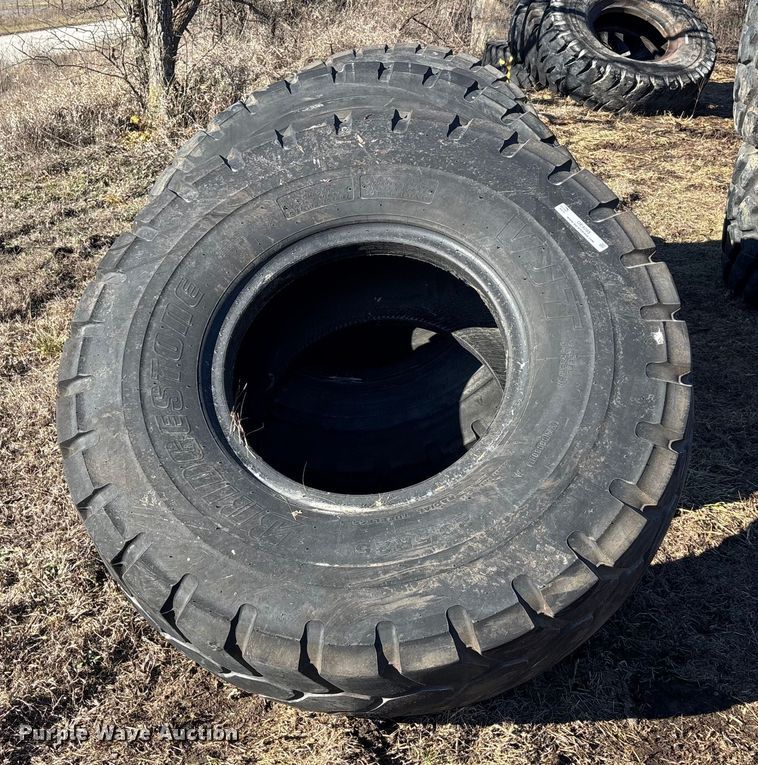 image for item OE9285 (5) 20.5R25 Bridgestone VJT wheel loader tires